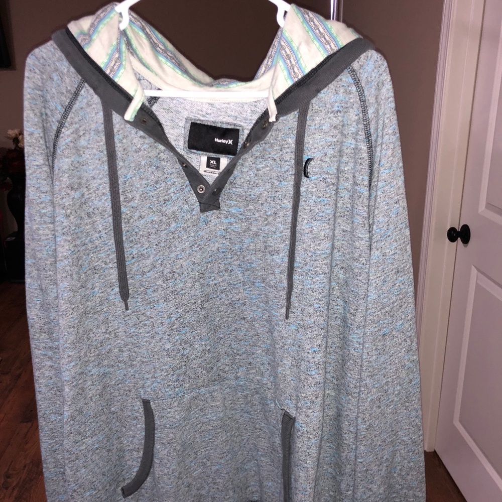 Men’s Hurley pullover. Buckle exclusive.